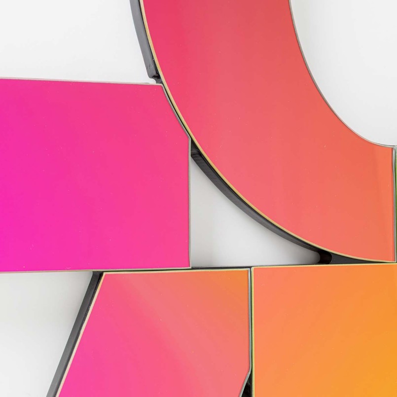 LOVE wanddecoratie van gekleurd spiegelglas - Kare Design