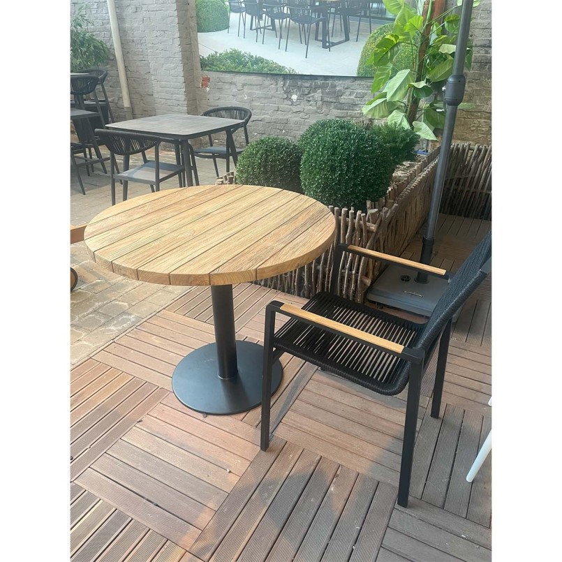 Black garden chair with teak armrests - Aruba - Gescova