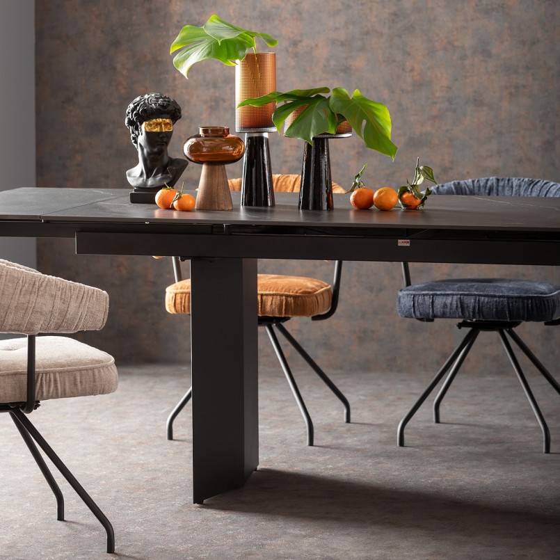 Blauwe draaistoel met armleuningen - Arabella - Kare Design