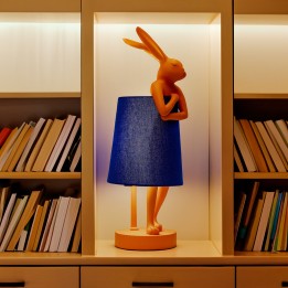 Violette konijnenlamp in oranje en blauw linnen - Animal - Kare Design