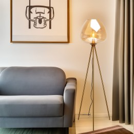Floor lamp in amber glass and gold steel - Sphere - Kare Design