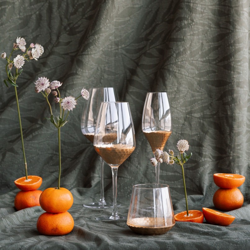 White wine glasses with golden background - Gobi - Kare Design