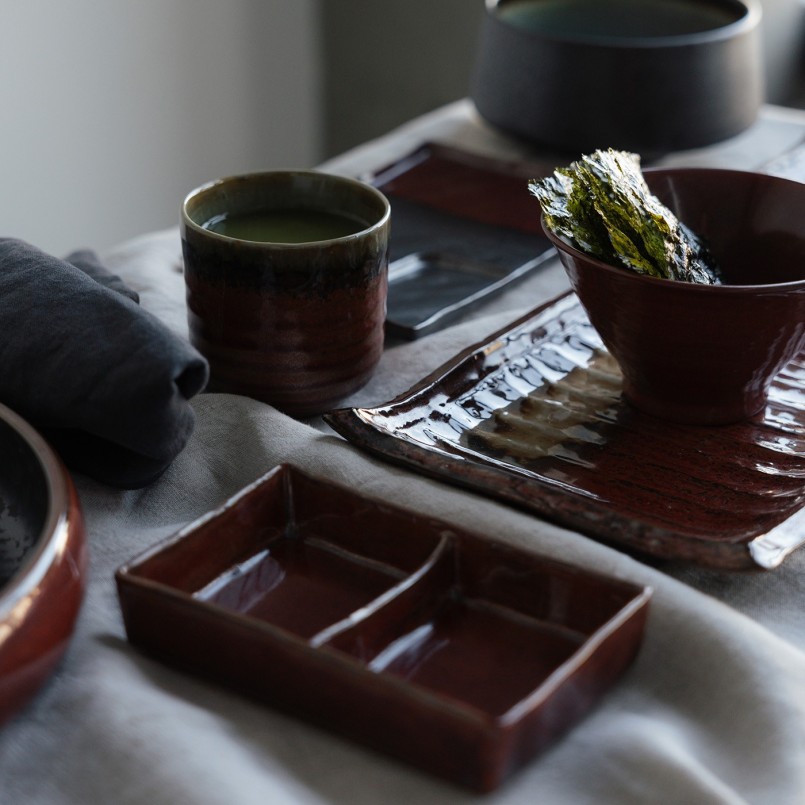 Aziatisch servies in rood en grijs aardewerk - Ari - Kare Design