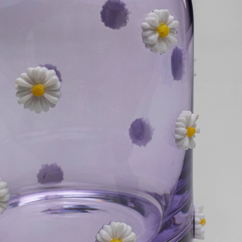 Paarse waterkan met reliëfbloemen - Partybloemen - Kare Design