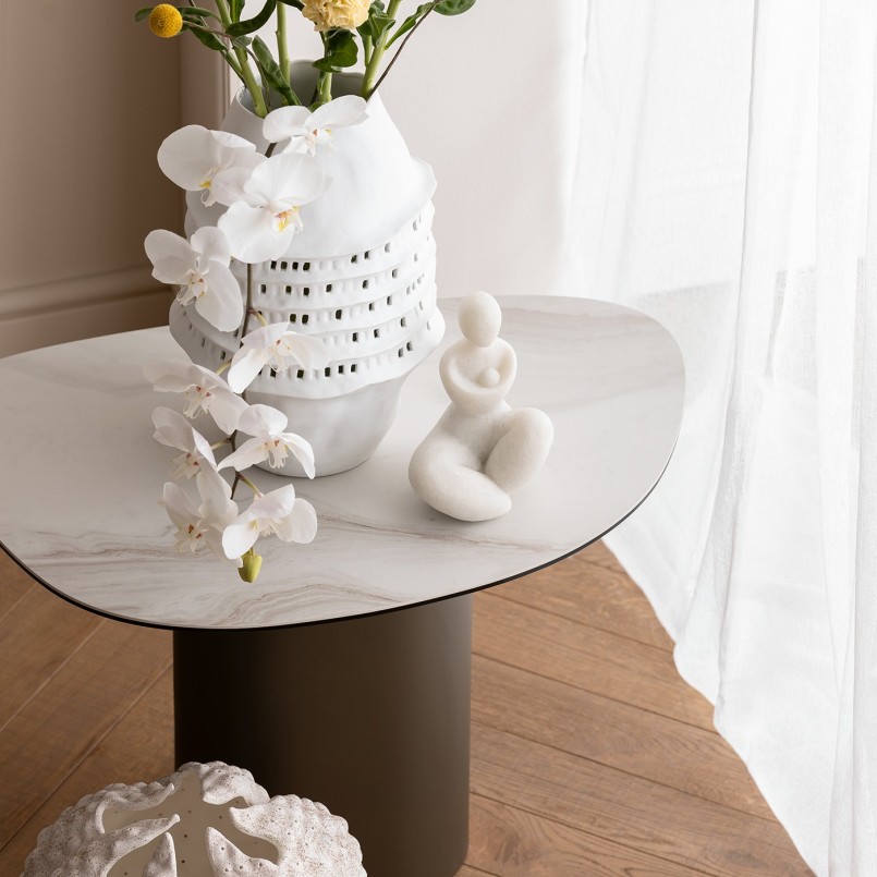 Women's white seating - Kare Design