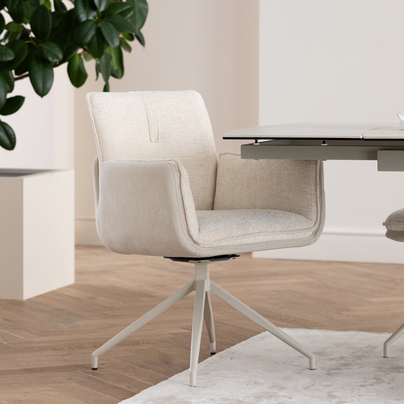 Crèmekleurige draaistoel met armleuningen - Hilla - Kare Design