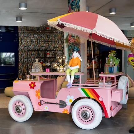 Bar Flower Power roze auto Kare Design