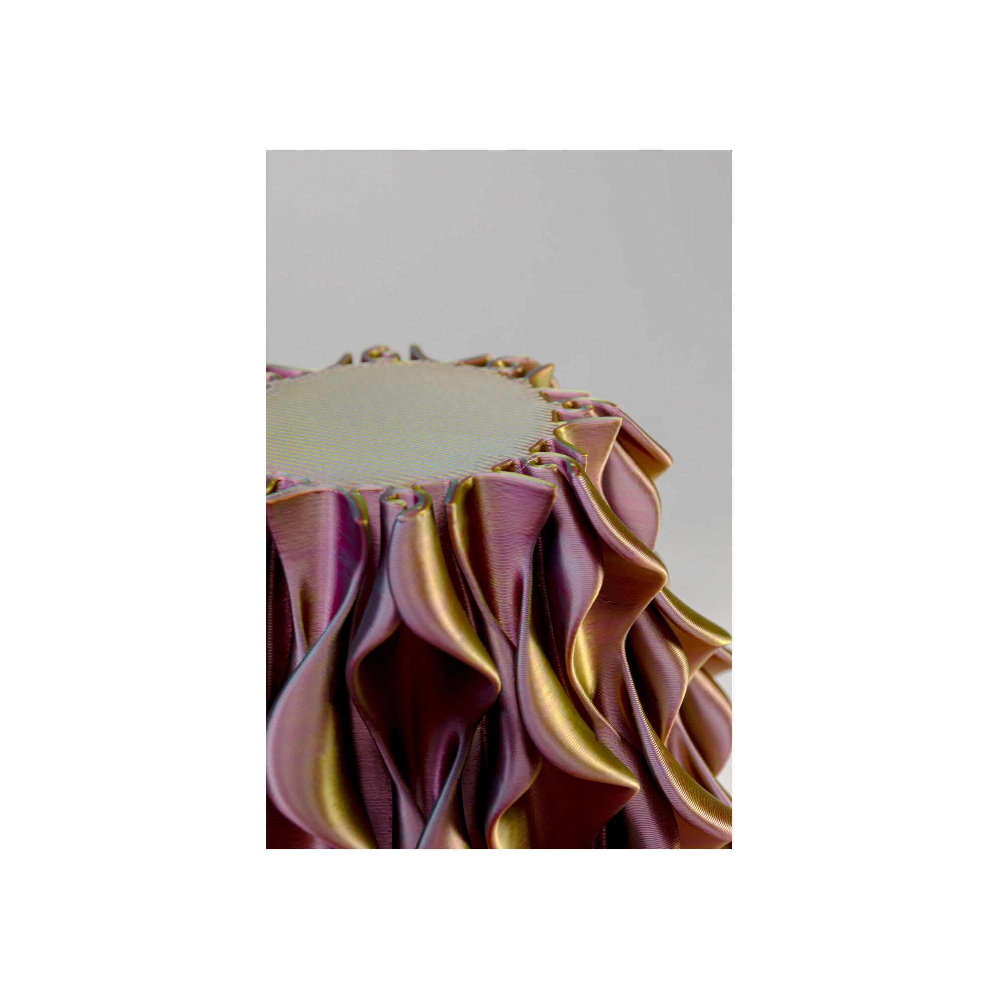 Table Lamp Swirl Sunrise gold Kare Design
