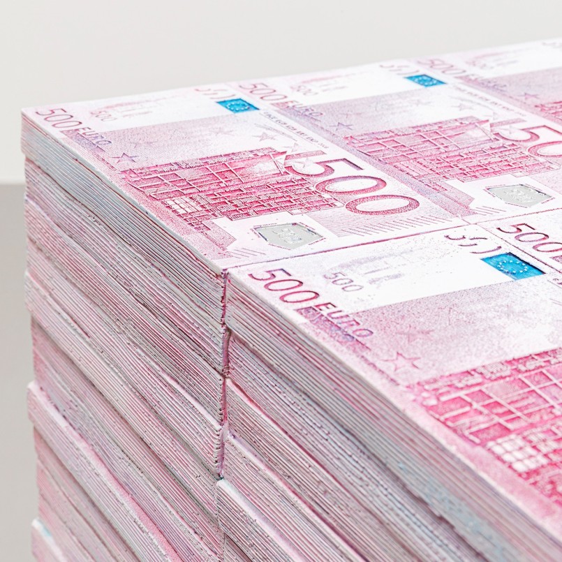 Stool made of bundles of pink banknotes - Euro - Kare Design