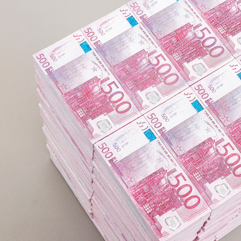 Stool made of bundles of pink banknotes - Euro - Kare Design
