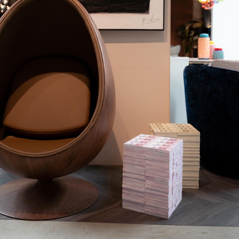 Kruk gemaakt van bundels roze bankbiljetten - Euro - Kare Design