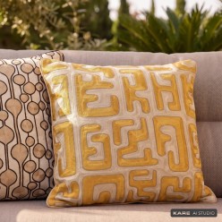 Beige kussen met gele geometrische patronen - Meander - Kare Design